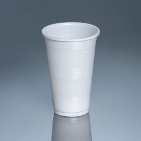 Hagyományos műanyag poharak